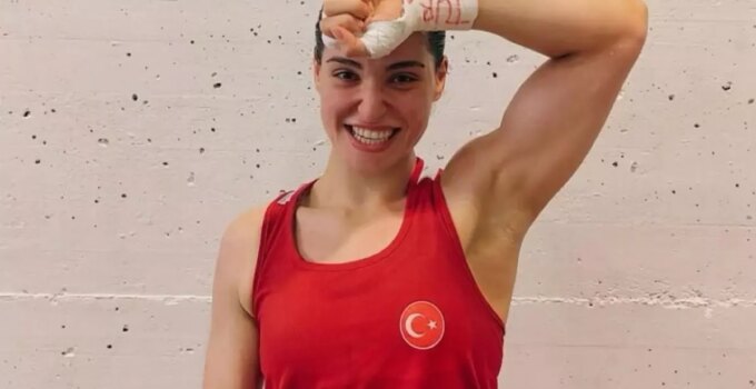 Milli Boksör Büşra Işıldar, Dünya Şampiyonası’nda gümüş madalya kazandı
